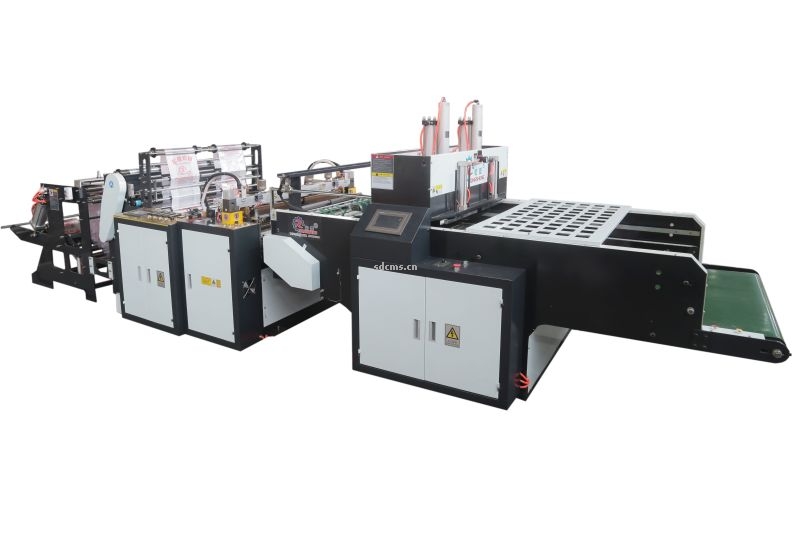 超高速制袋機 超市購物袋制袋機一、特點：本機以HDPE、LDPE筒膜為原料，是制作超市袋、背心袋、馬甲袋、市場袋的理想設備，本機具有節省人工、降低成本、一次成型、故障率低、產量高等特點，良好性能的色標跟蹤儀，使封切長度更準確，誤差更小。采用先進的電腦，長度調整方便，精確。